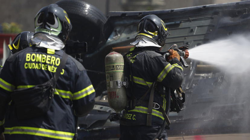 В Мексике бизнес-джет врезался в ангары и взорвался