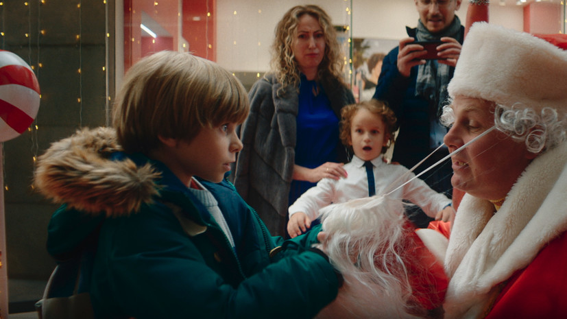 «Добрая и трогательная история»: в российский прокат выходит новогодняя комедия «Ëлки 12»
