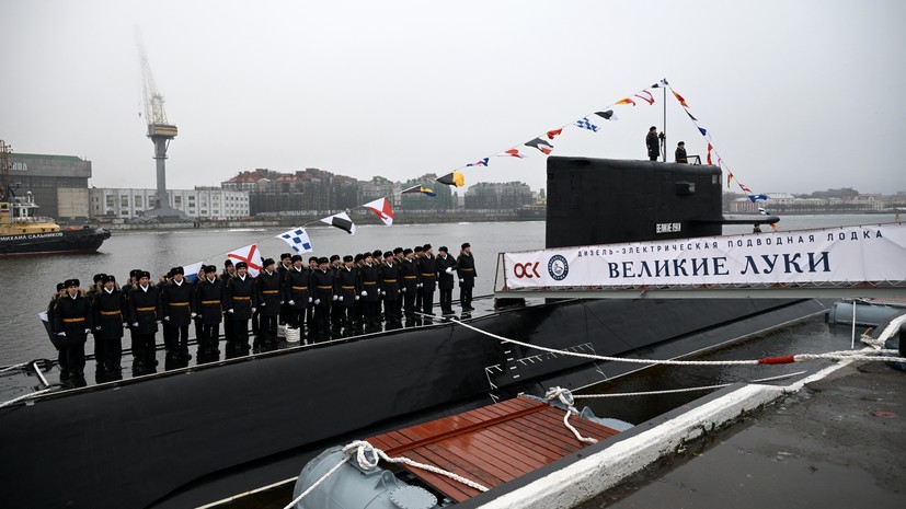 Андреевский флаг подняли в Санкт-Петербурге на подлодке «Великие Луки»