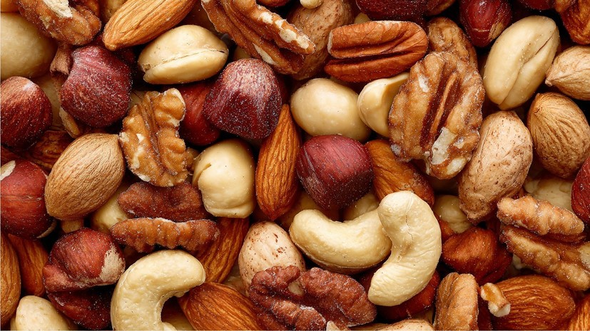 Химик Дорохов посоветовал не покупать очищенные сырые орехи и семена впрок