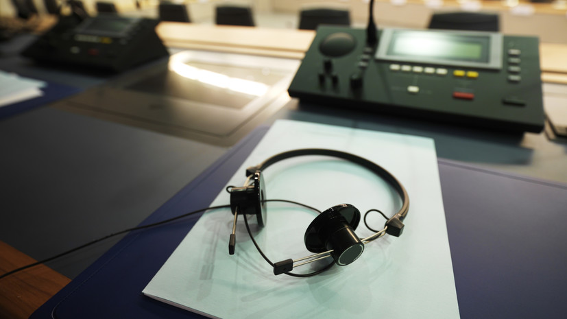 Переводчики в Гааге во время визита Зеленского перепутали Россию и Украину