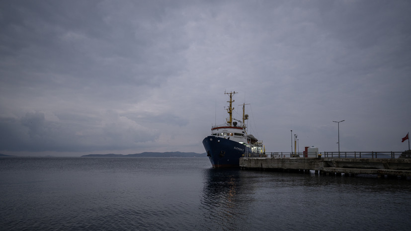 Мраморное море в Турции внезапно отступило от берега на 20 м