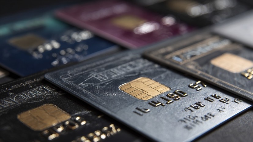 В Госдуме призвали ограничить число банковских карт для мигрантов до одной