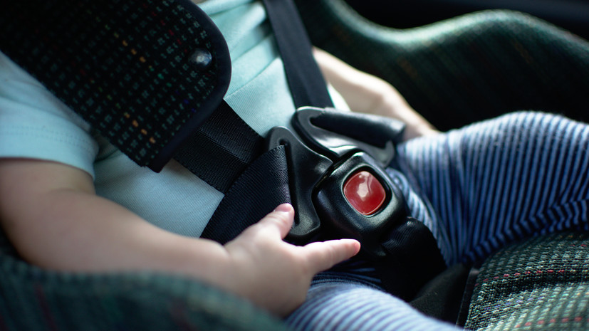 Госдума увеличила штрафы за перевозку детей в машине без автокресла