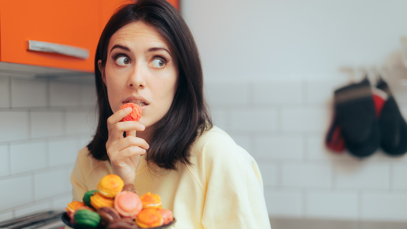 Диетолог Денисова назвала желание больше есть защитной реакцией организма на зиму