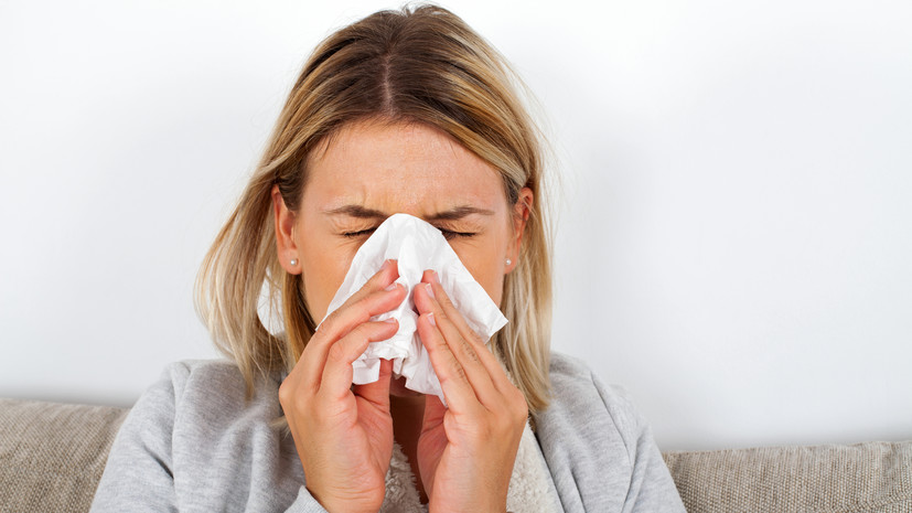 Офтальмолог Азнаурян назвал опасным самолечение «просто красных глаз» при ОРВИ