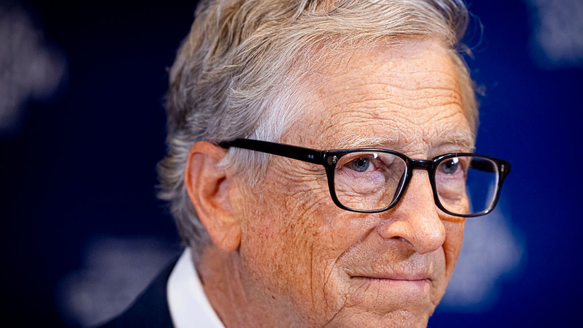 По делу Эпштейна опубликовали фотографии Билла Гейтса с молодыми девушками