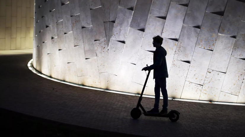 В Союзе пешеходов предложили ограничить передвижение по тротуарам на СИМ