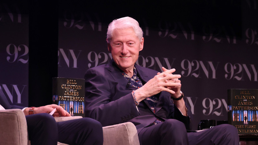 CNN: Билл Клинтон на фото в джакузи находился с одной из жертв Эпштейна