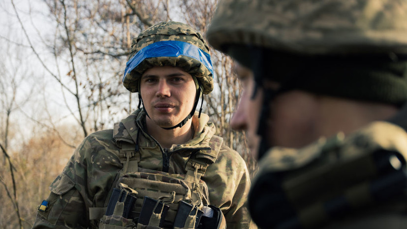SHOT: боевики ВСУ ударили по своему военному при попытке сдачи в плен
