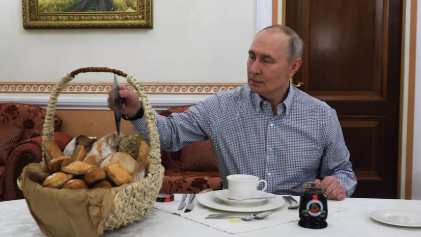 Путин подарил владельцу пекарни «Машенька» складень с иконой