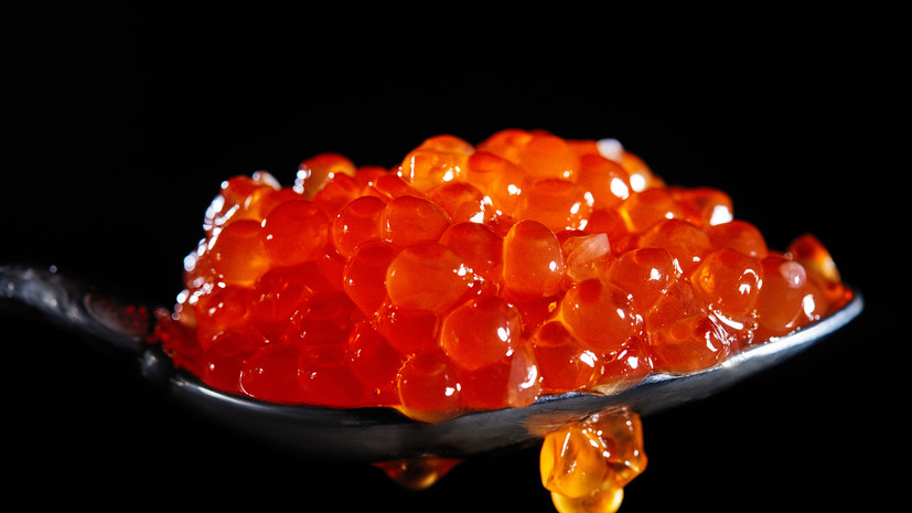 РИА Новости: средняя стоимость красной икры составила 9365 рублей за 1 кг