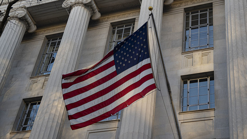 Минюст США обнародовал фотографии Джеффри Эпштейна с несовершеннолетними