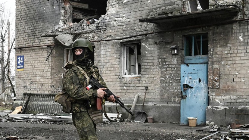 Под завалами домов в Красноармейске остаются тела мирных жителей