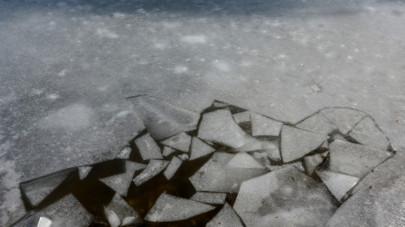 Двое детей провалились под лёд на реке Томь в Кузбассе