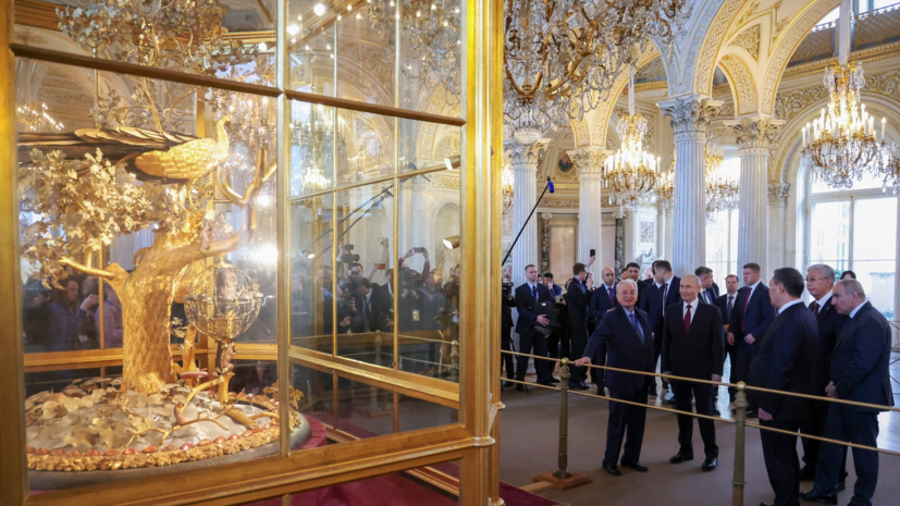 Путин показал лидерам стран СНГ сокровища Эрмитажа в Петербурге