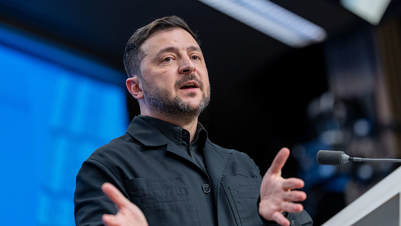 Зеленский решил изменить даты праздников на Украине