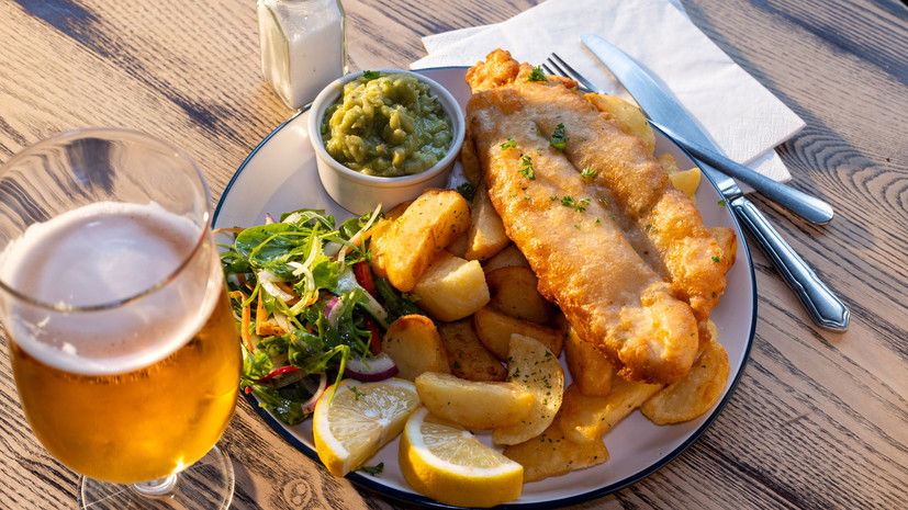 Россиян предупредили о последствиях сочетания жирной пищи и алкоголя