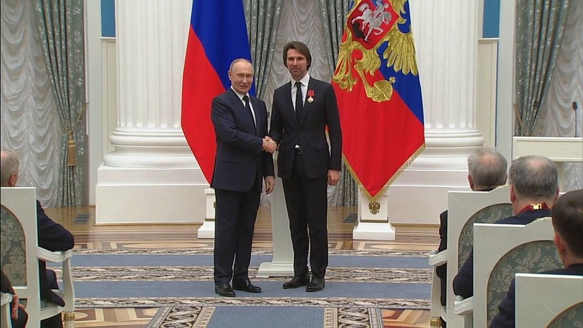 Путин вручил орден за заслуги в культуре и искусстве главе РМГ Бунину