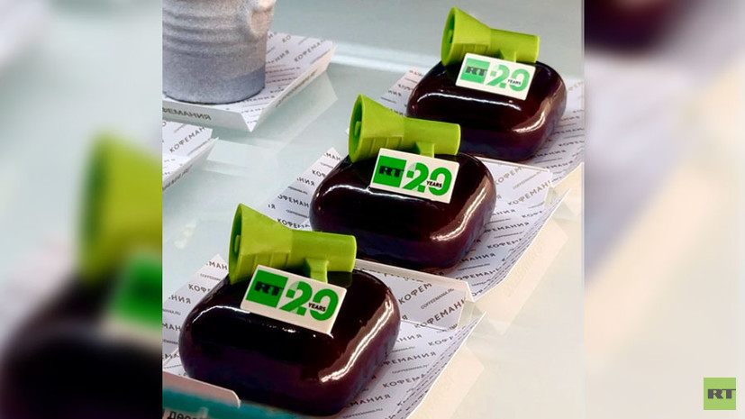 В меню «Кофемании» появился фирменный десерт к 20-летию RT