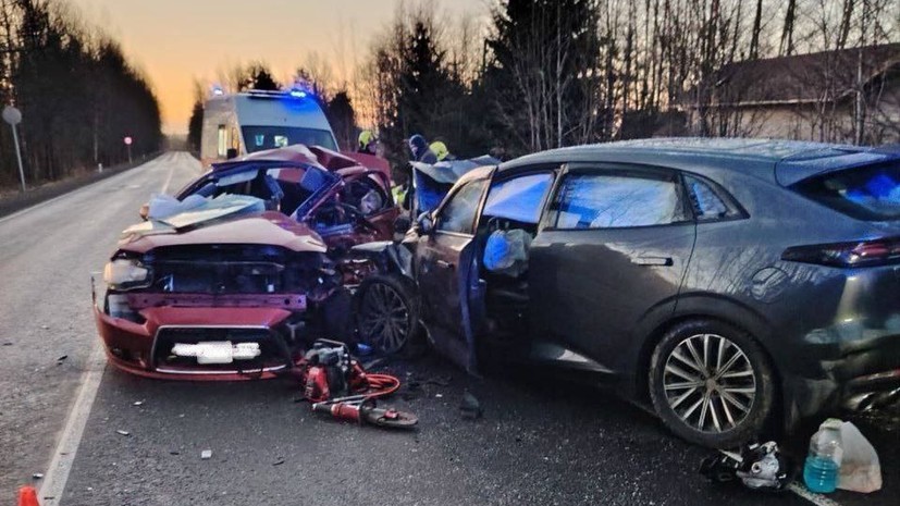 Три человека погибли в ДТП с двумя автомобилями в Ленобласти