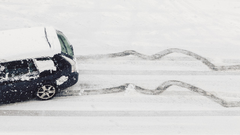 Автоэксперт: в снегопад не стоит сильно полагаться на электронные системы машины