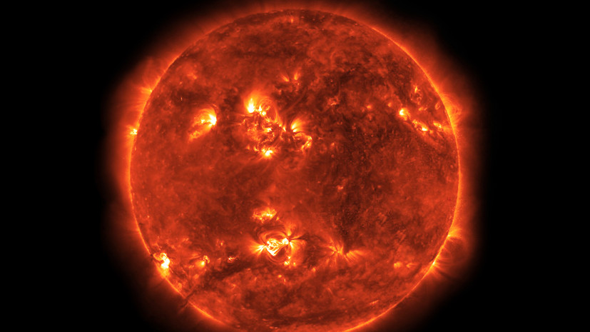 ИКИ РАН: на Солнце произошла сильная вспышка