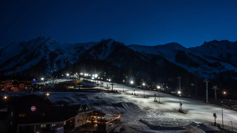 В Красной Поляне закрыли горнолыжные трассы из-за метели и угрозы лавины