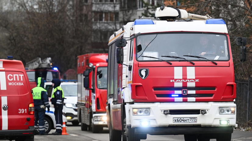 В центре Москвы загорелись бытовки