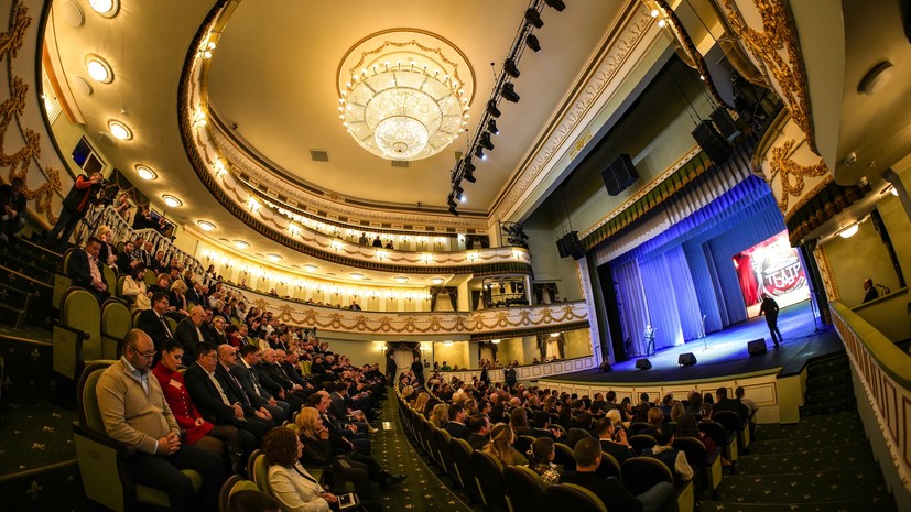 Драматический театр в Мариуполе торжественно открылся