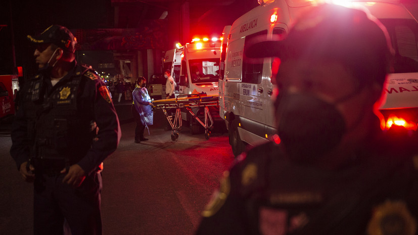 В Мексике пассажирский поезд сошёл с рельсов