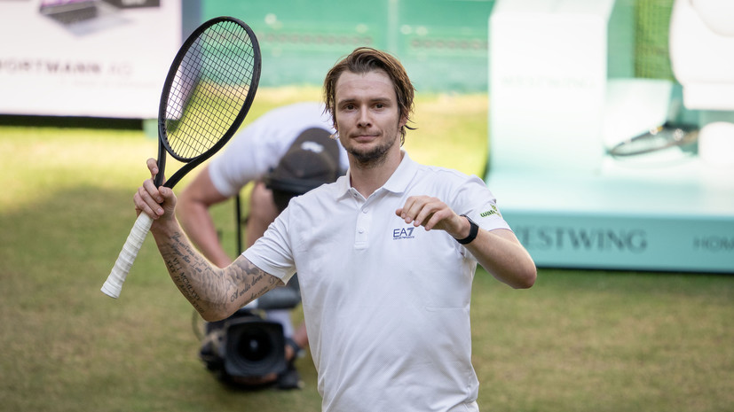 Бублик выложил семейное фото с Дедом Морозом и Снегурочкой