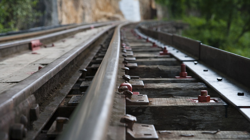 Утечка опасных химикатов произошла в США в результате схода поезда с рельсов