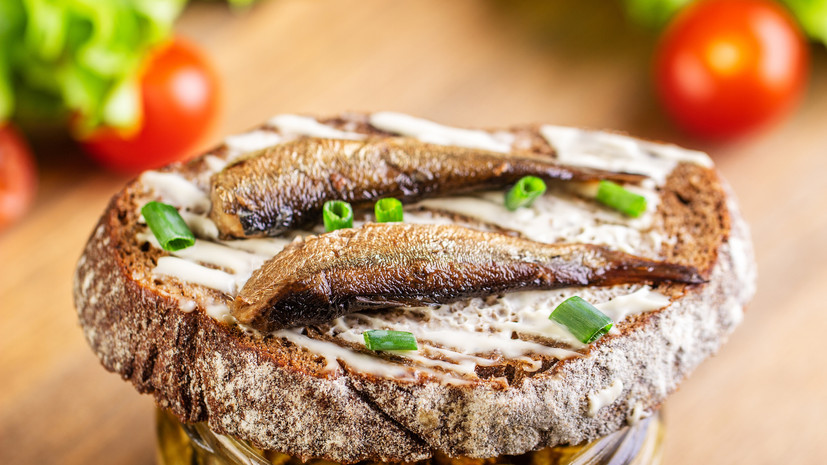 «Контур.Маркет» назвал стоимость бутерброда со шпротами в России