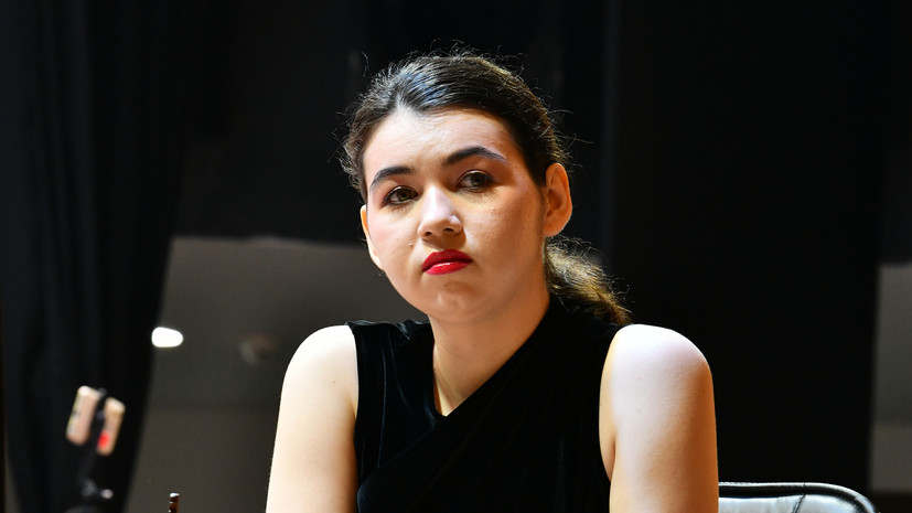 Болельщики пели гимн России во время награждения шахматистки Горячкиной на ЧМ