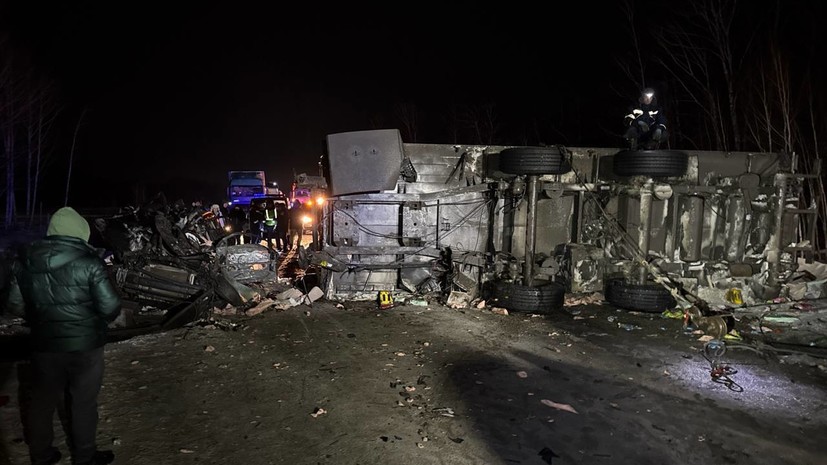 Шесть человек пострадали в массовом ДТП на трассе в Омской области