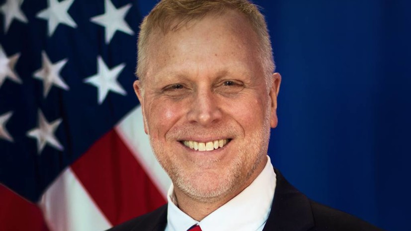 Дипломат Дайкхаус поздравил россиян с Новым годом от лица американцев