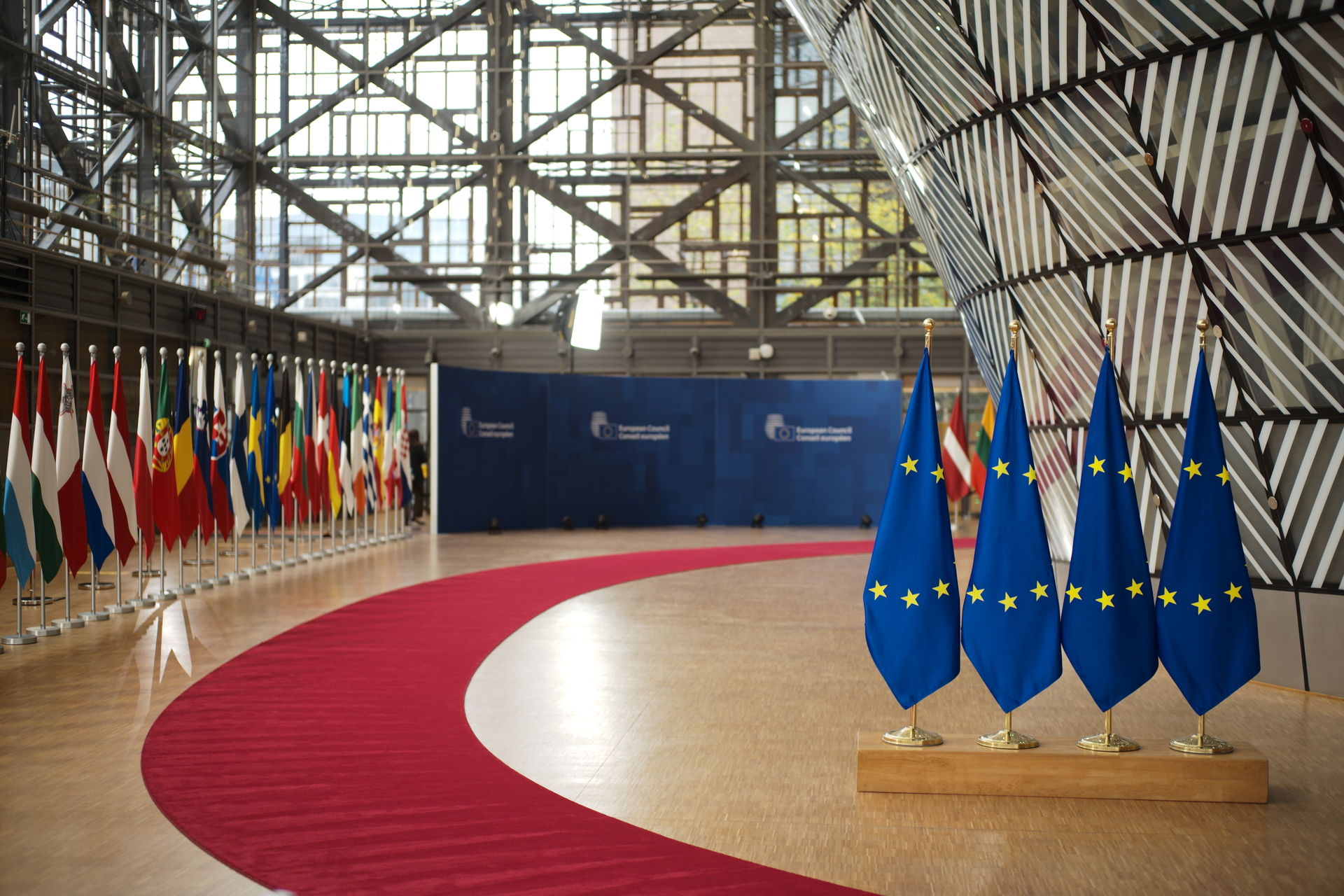 «Дистанцируются от политики Брюсселя»: как в Европе выступили за диалог с Россией и завершение конфликта на Украине