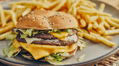 Диетолог Писарева объяснила, почему возникает зависимость от фастфуда