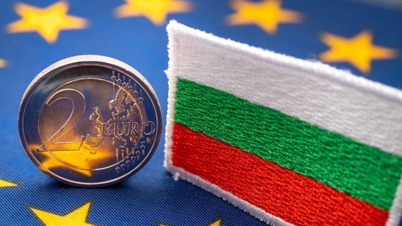 Болгария официально перешла с лева на евро