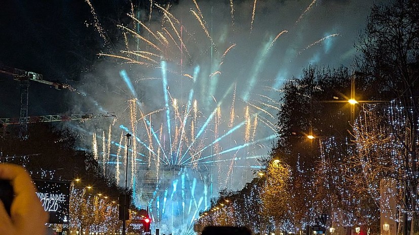 BFMTV: 813 автомобилей сгорели во Франции в новогоднюю ночь