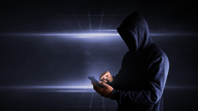 В МВД перечислили фразы мошенников для афер с кодом на «Госуслугах»