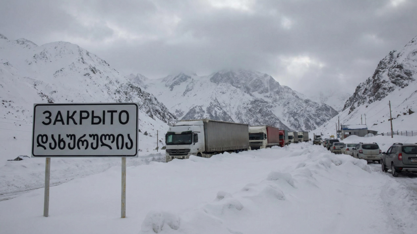 SHOT: границу России и Грузии закрыли из-за снежного коллапса