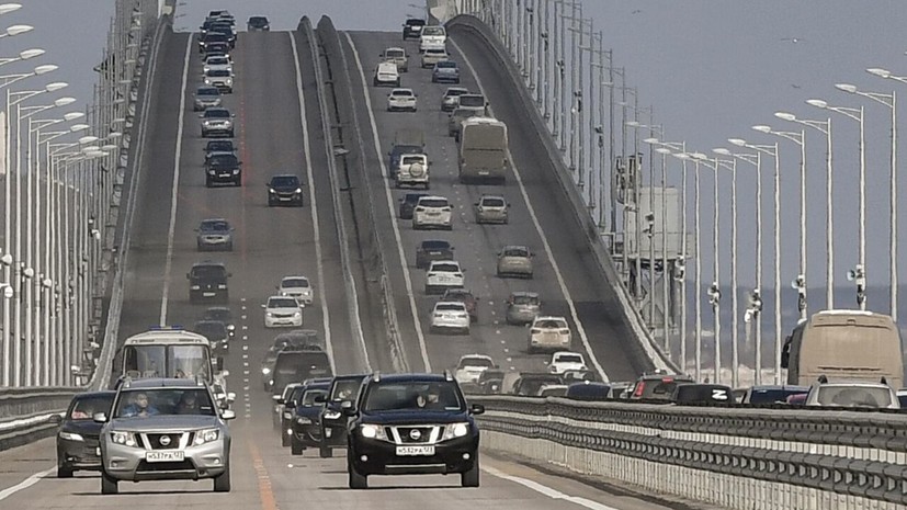 Очереди на автоподходах к Крымскому мосту устранены