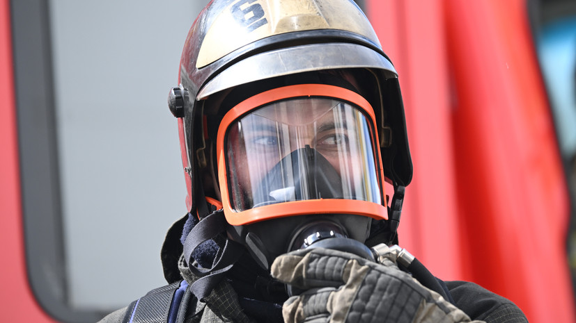 Пожарные спасли десять человек из горящего дома в Москве