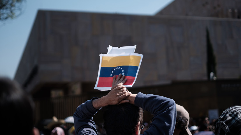 В Венесуэле объявили мобилизацию ВС и военный режим для производств