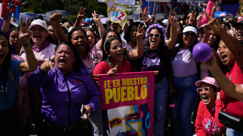 В Каракасе проходит акция женщин в поддержку жены Мадуро