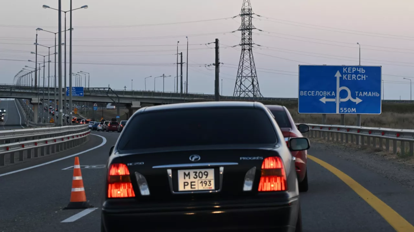 В очереди на подходах к Крымскому мосту скопилось более 500 машин