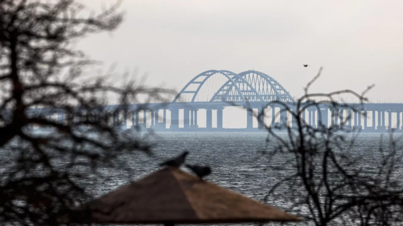 Движение автотранспорта по Крымскому мосту временно перекрыто