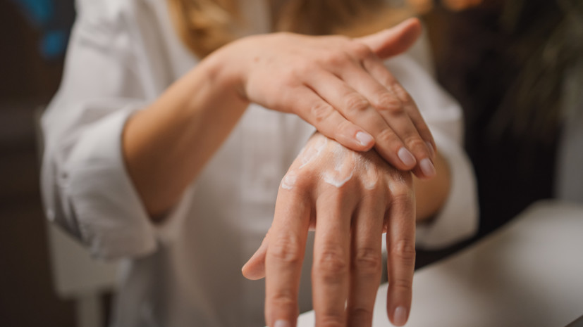 Косметолог Силина: зимой на состояние кожи влияет сухой воздух и ветер